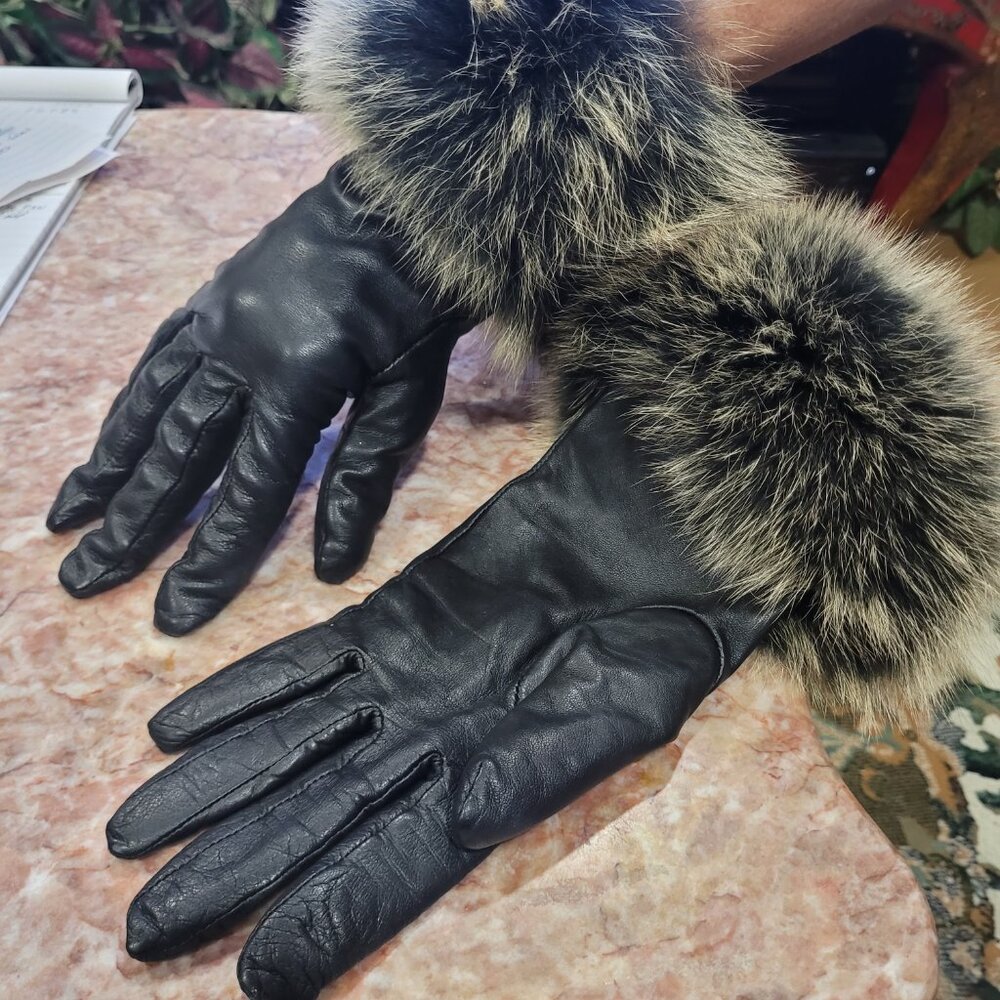 Black leather gloves, Fur lined collar, like new